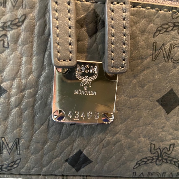 MCM rockstar visetos vanity  bag. gray leather with MCM logo. - Picture 2 of 8